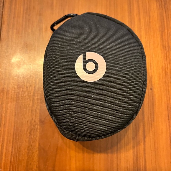 Beats Solo3 Wireless On-Ear Headphones - Matte Gold BASICALLY NEW - Picture 8 of 12